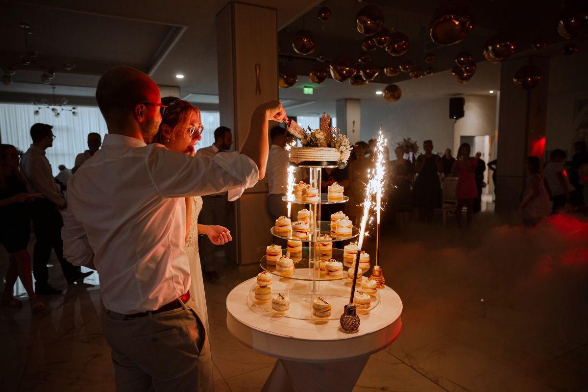 taierea-tortului-la-nunta-exclusiv-catering